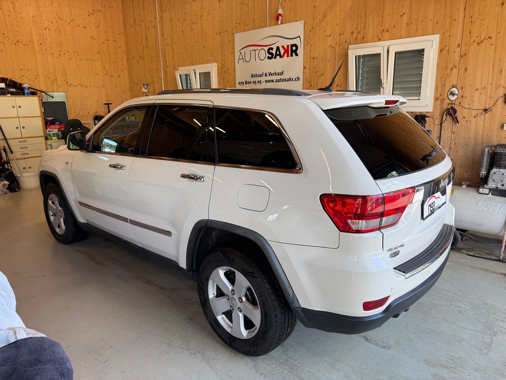 JEEP Grand Cherokee 3.0 CRD Overland Automatic-image-5
