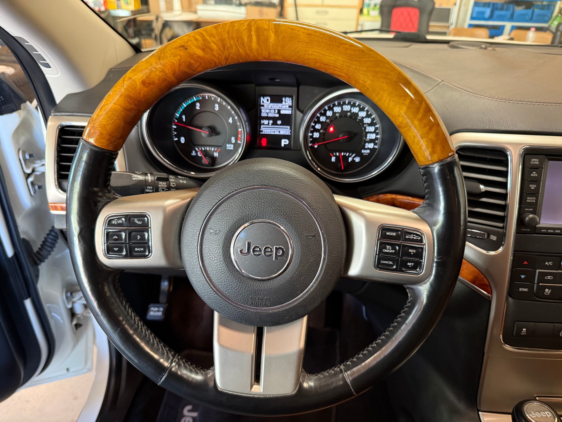 JEEP Grand Cherokee 3.0 CRD Overland Automatic-image-9