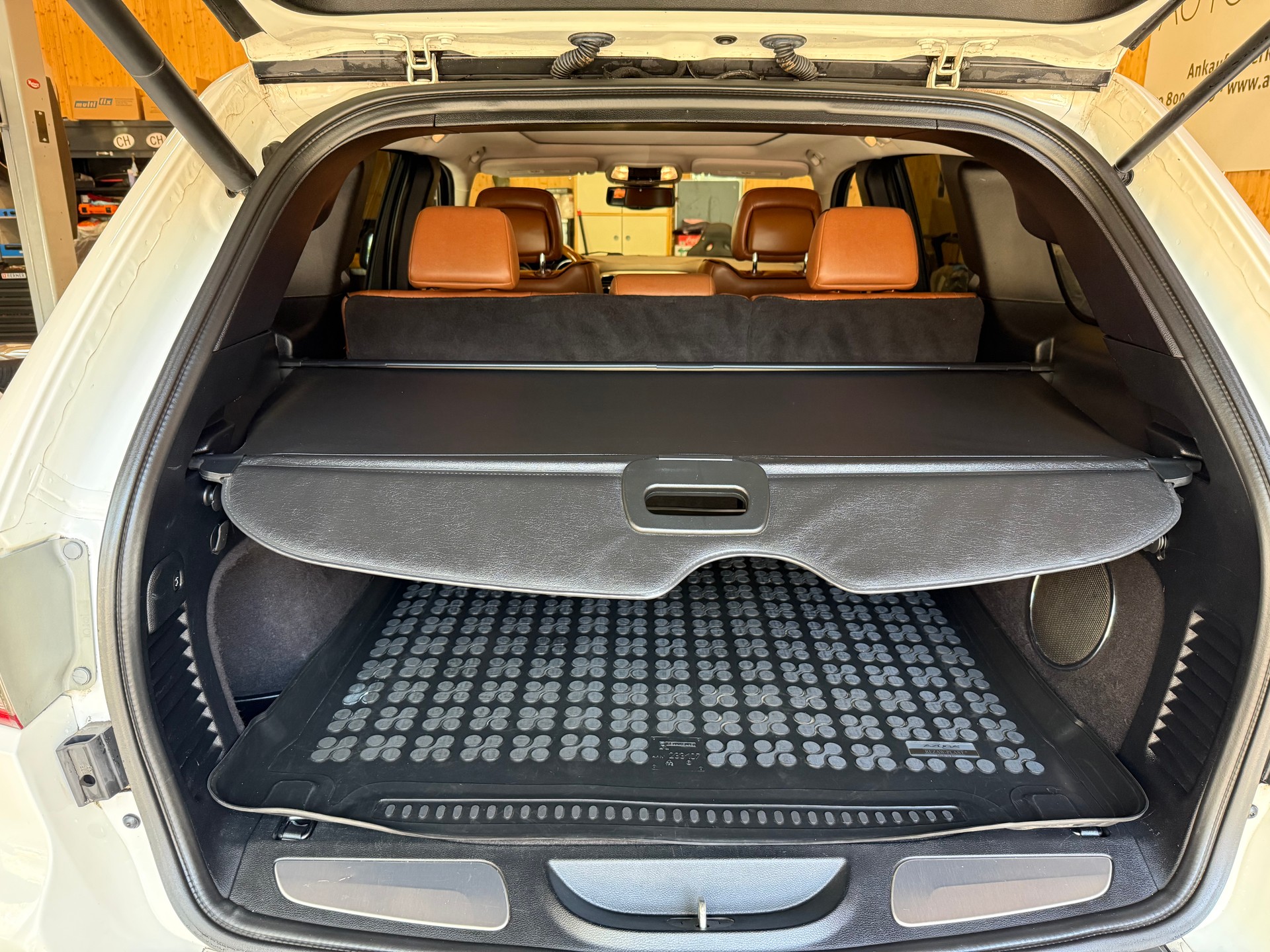 JEEP Grand Cherokee 3.0 CRD Overland Automatic-image-16