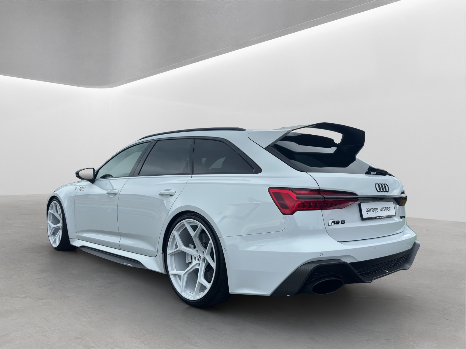 AUDI RS6 Avant 4.0 TFSI V8 Performance quattro-image-2