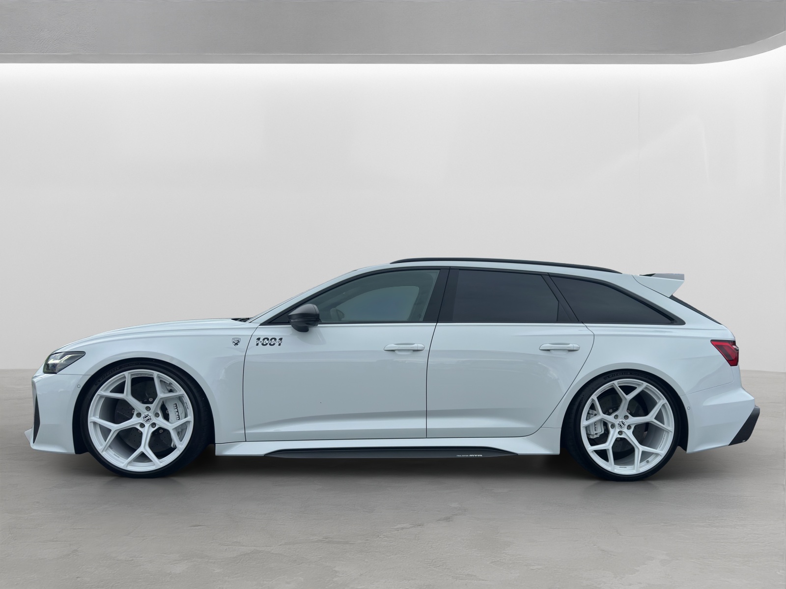 AUDI RS6 Avant 4.0 TFSI V8 Performance quattro-image-1