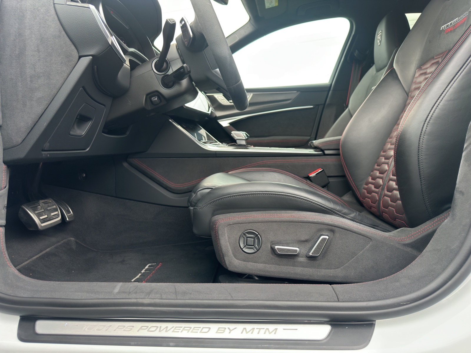 AUDI RS6 Avant 4.0 TFSI V8 Performance quattro-image-13
