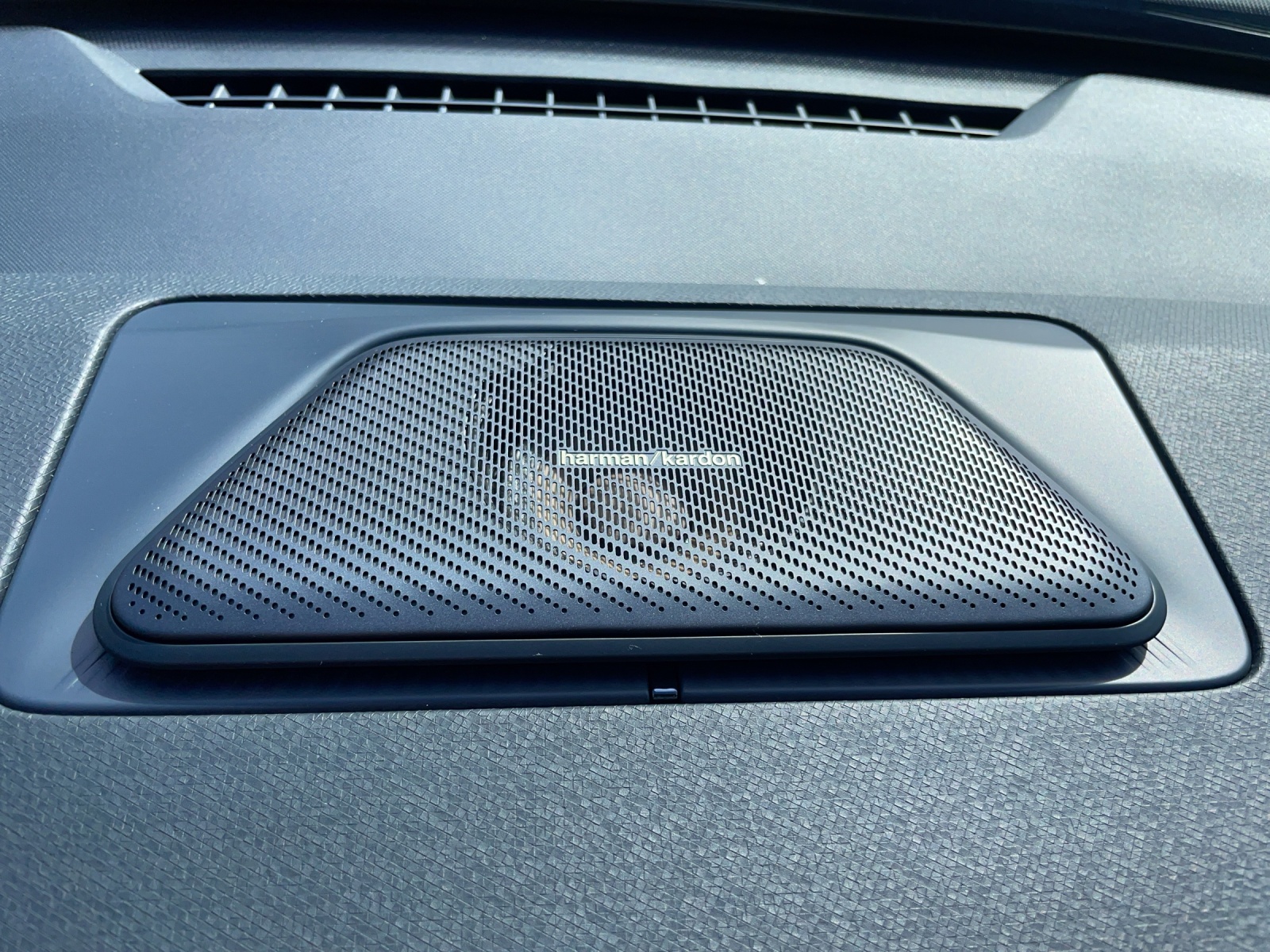 LYNK & CO 02-image-16