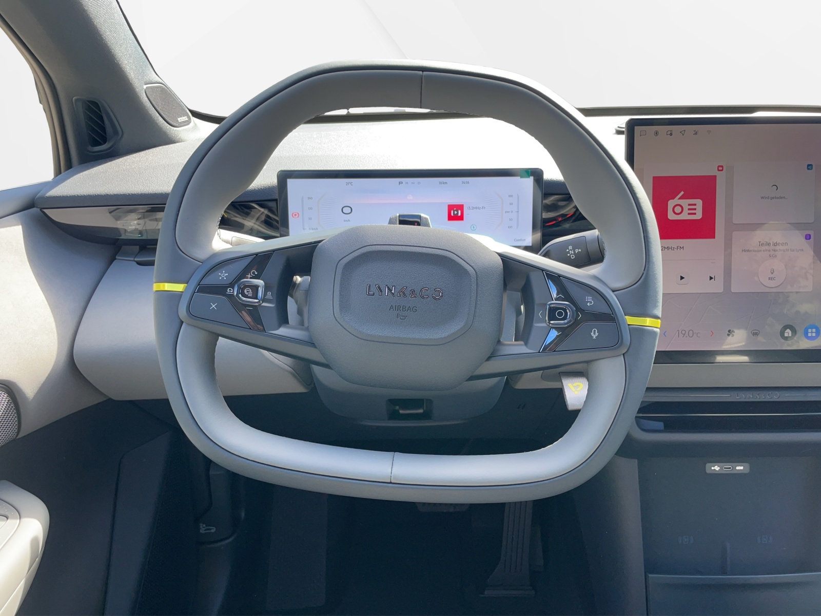 LYNK & CO 02-image-11