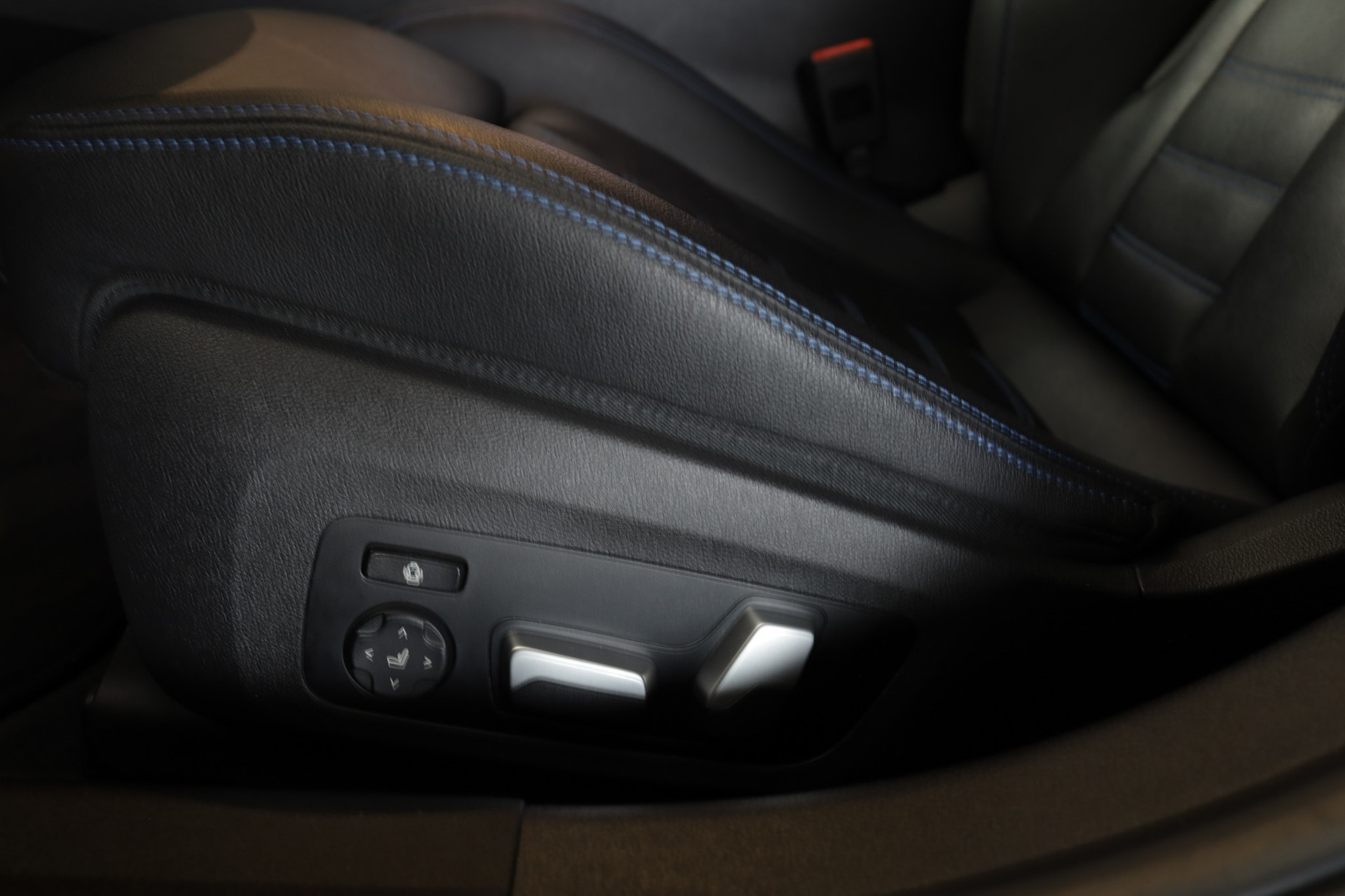 BMW M340i xDrive 48V Touring Steptronic-image-14