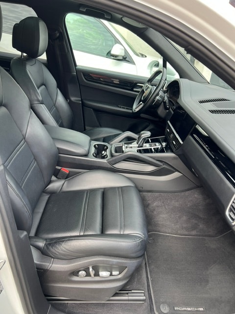 PORSCHE Cayenne-image-4
