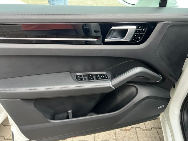 PORSCHE Cayenne-image-7