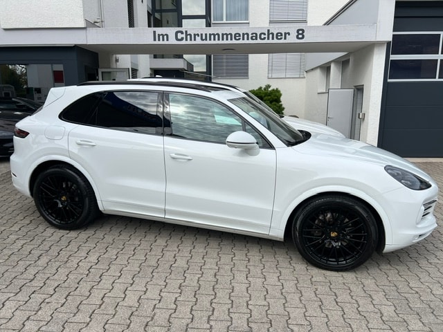 PORSCHE Cayenne-image-1