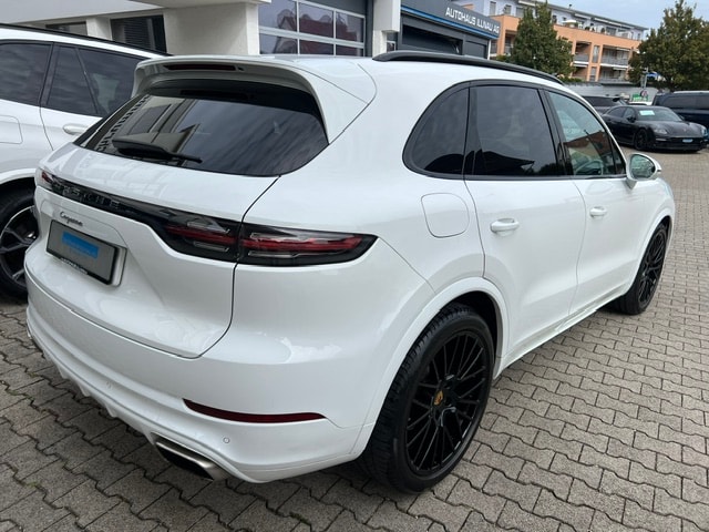 PORSCHE Cayenne-image-2