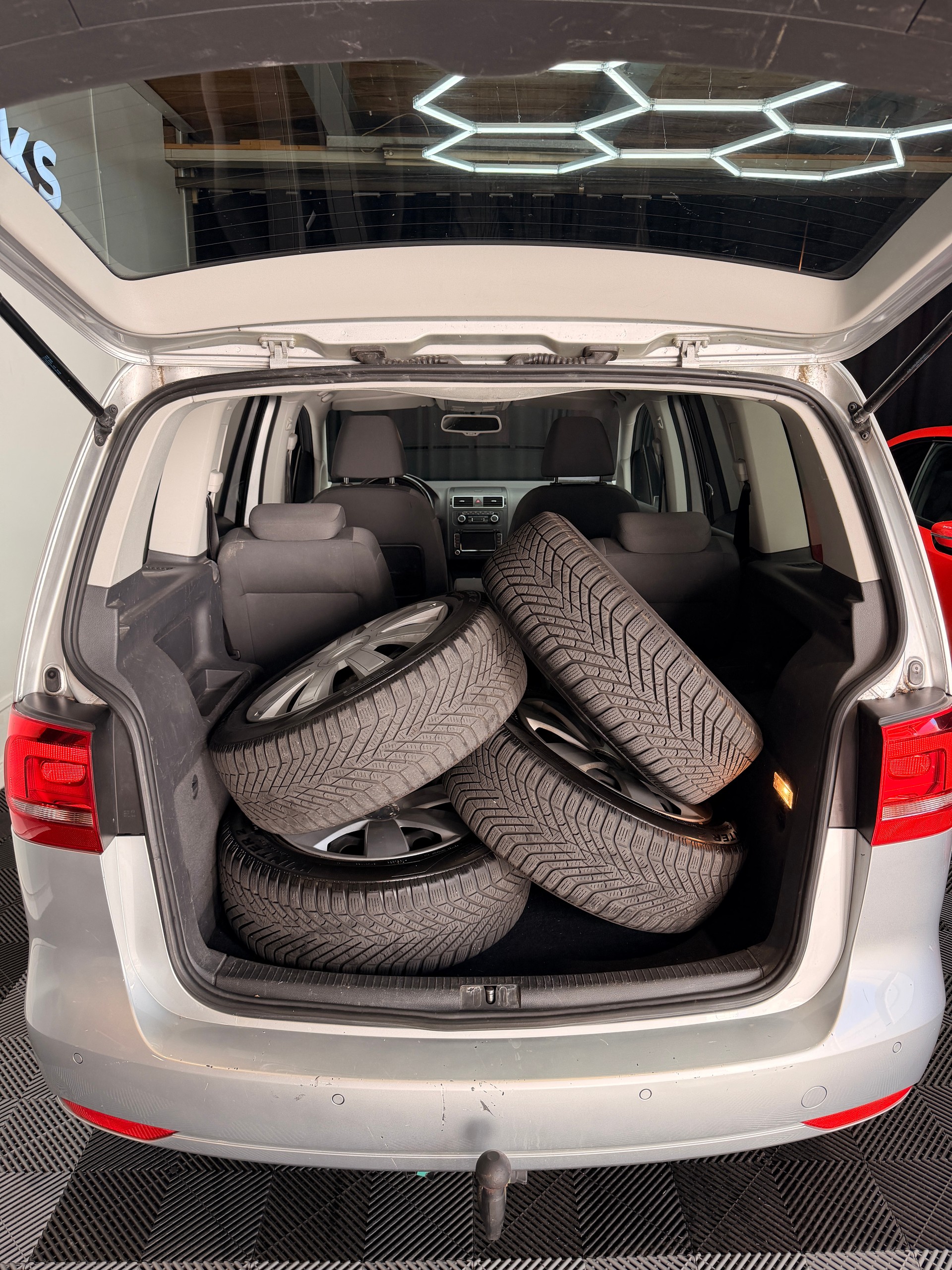 VW Touran 2.0 TDI Comfortline DSG-image-3
