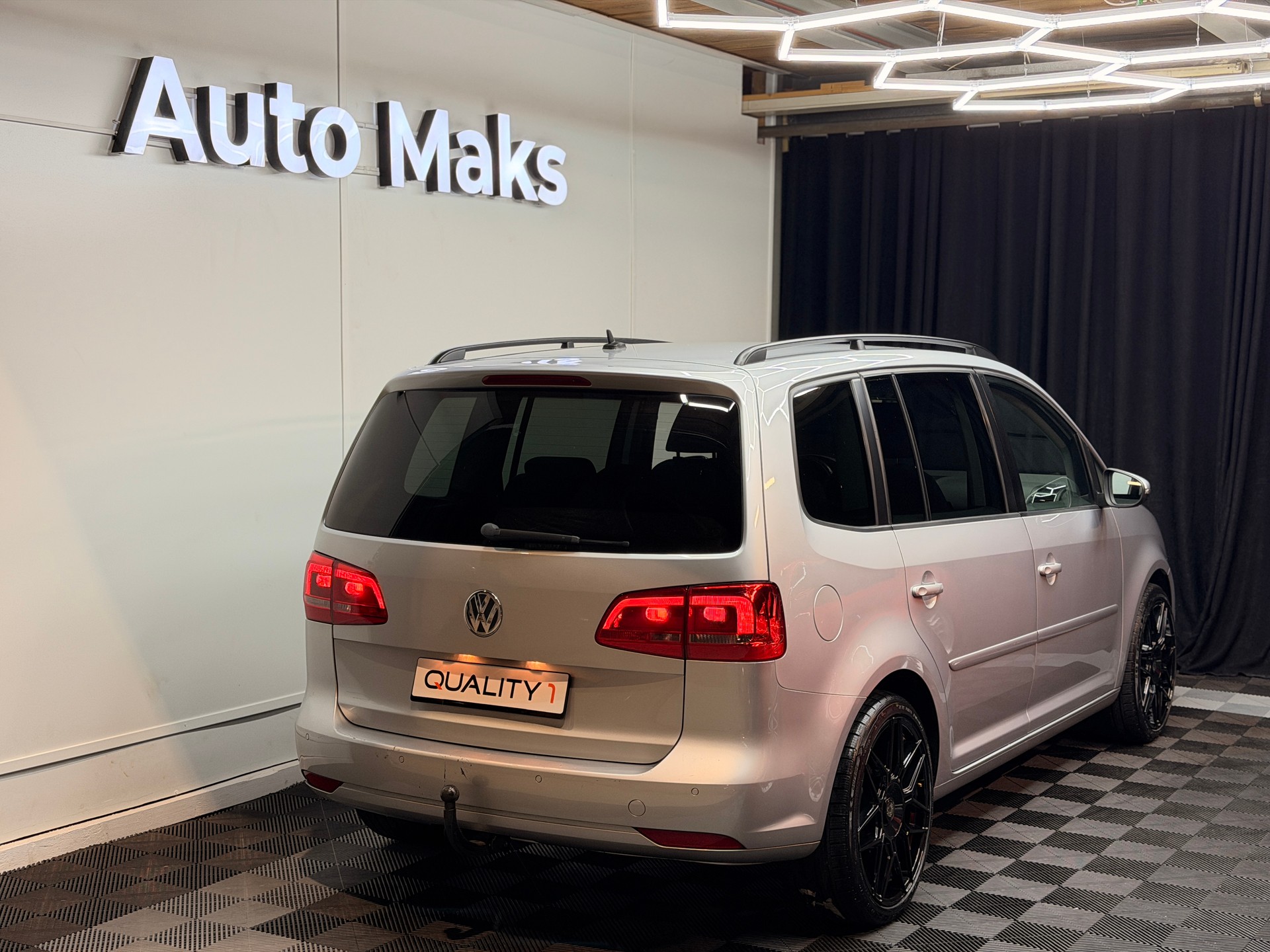 VW Touran 2.0 TDI Comfortline DSG-image-1