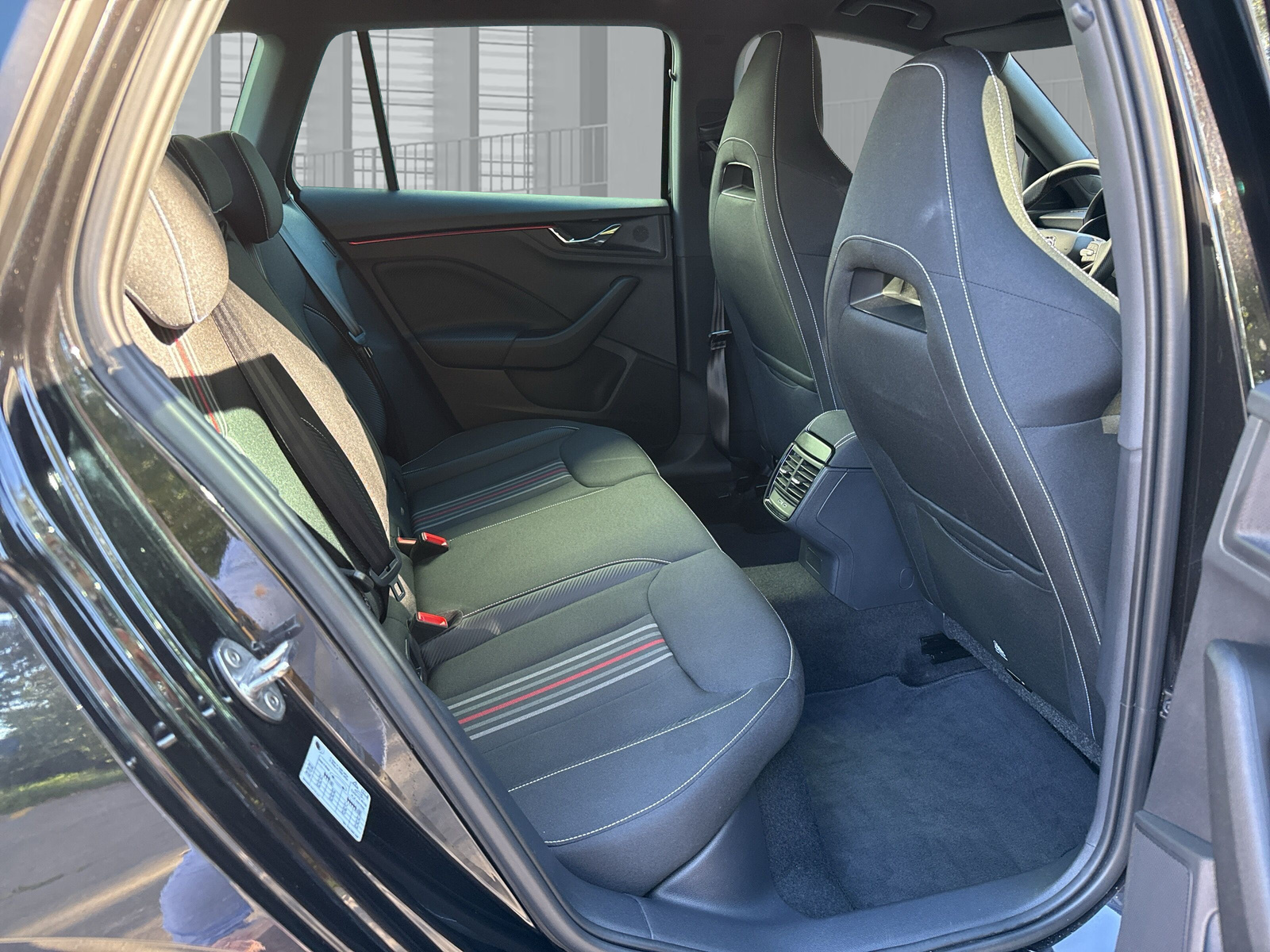 SKODA Kamiq 1.0 TSI Monte Carlo DSG-image-15