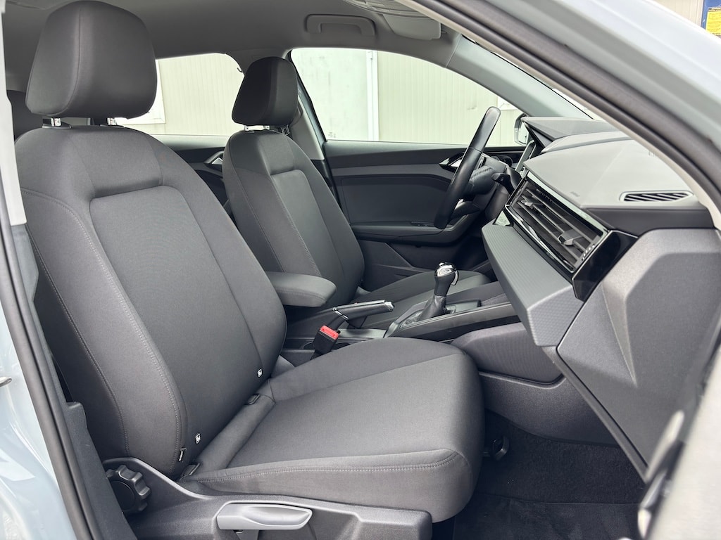AUDI A1 City Carver 30 TFSI Attraction S-tronic-image-7