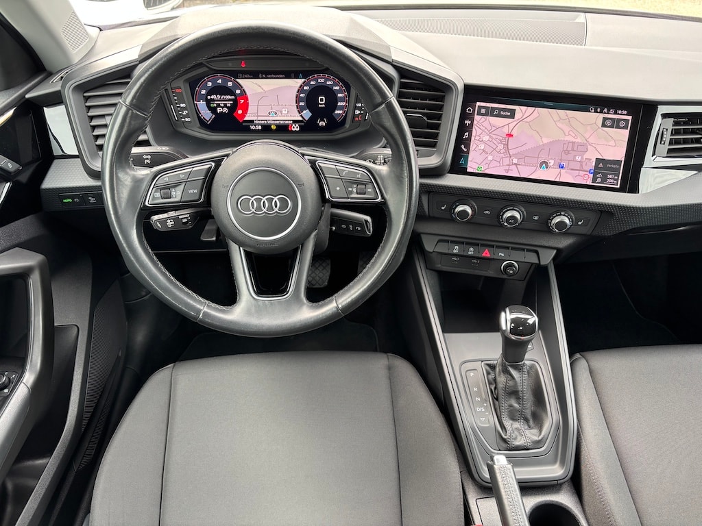 AUDI A1 City Carver 30 TFSI Attraction S-tronic-image-9