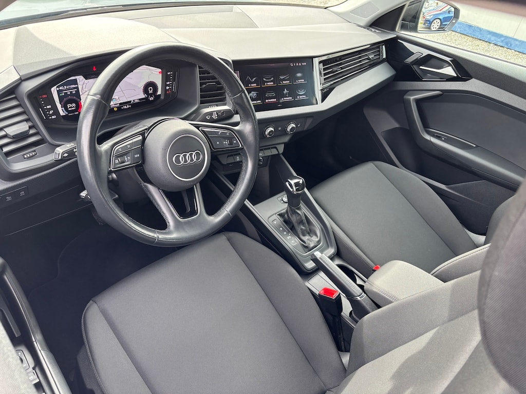 AUDI A1 City Carver 30 TFSI Attraction S-tronic-image-8