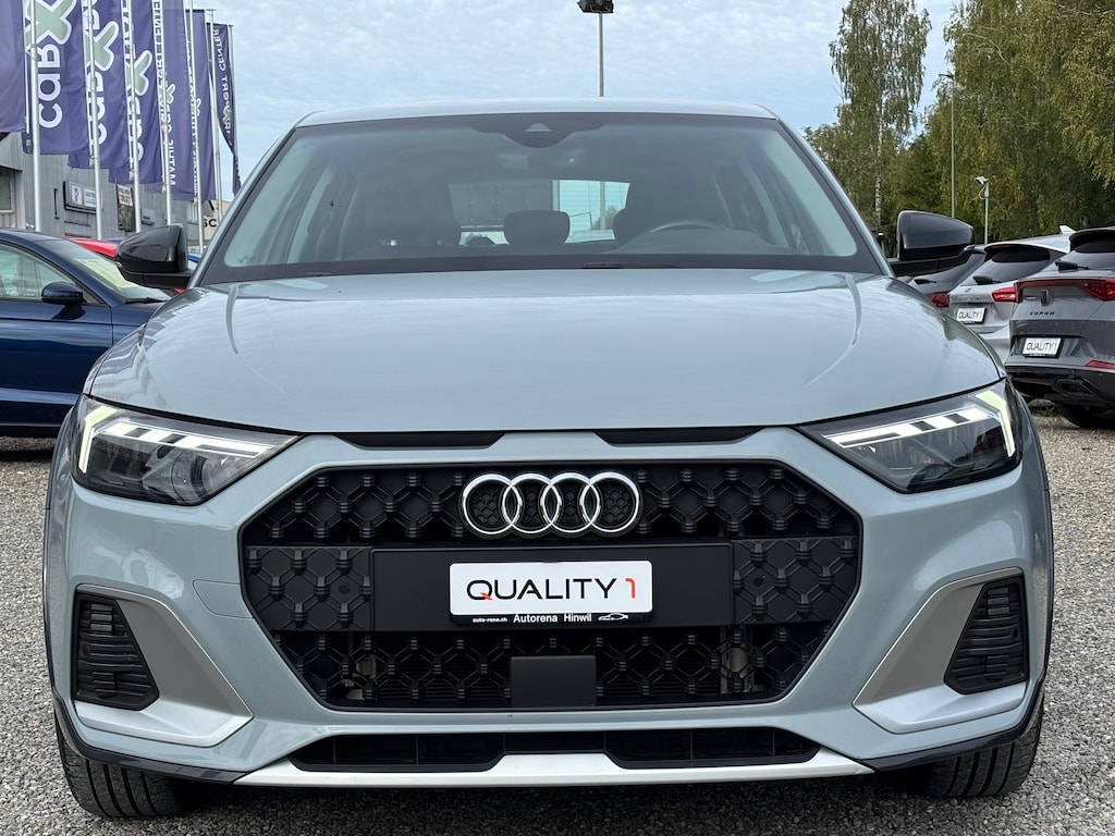 AUDI A1 City Carver 30 TFSI Attraction S-tronic-image-1