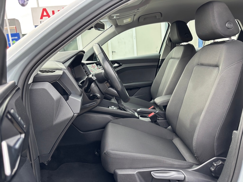 AUDI A1 City Carver 30 TFSI Attraction S-tronic-image-6