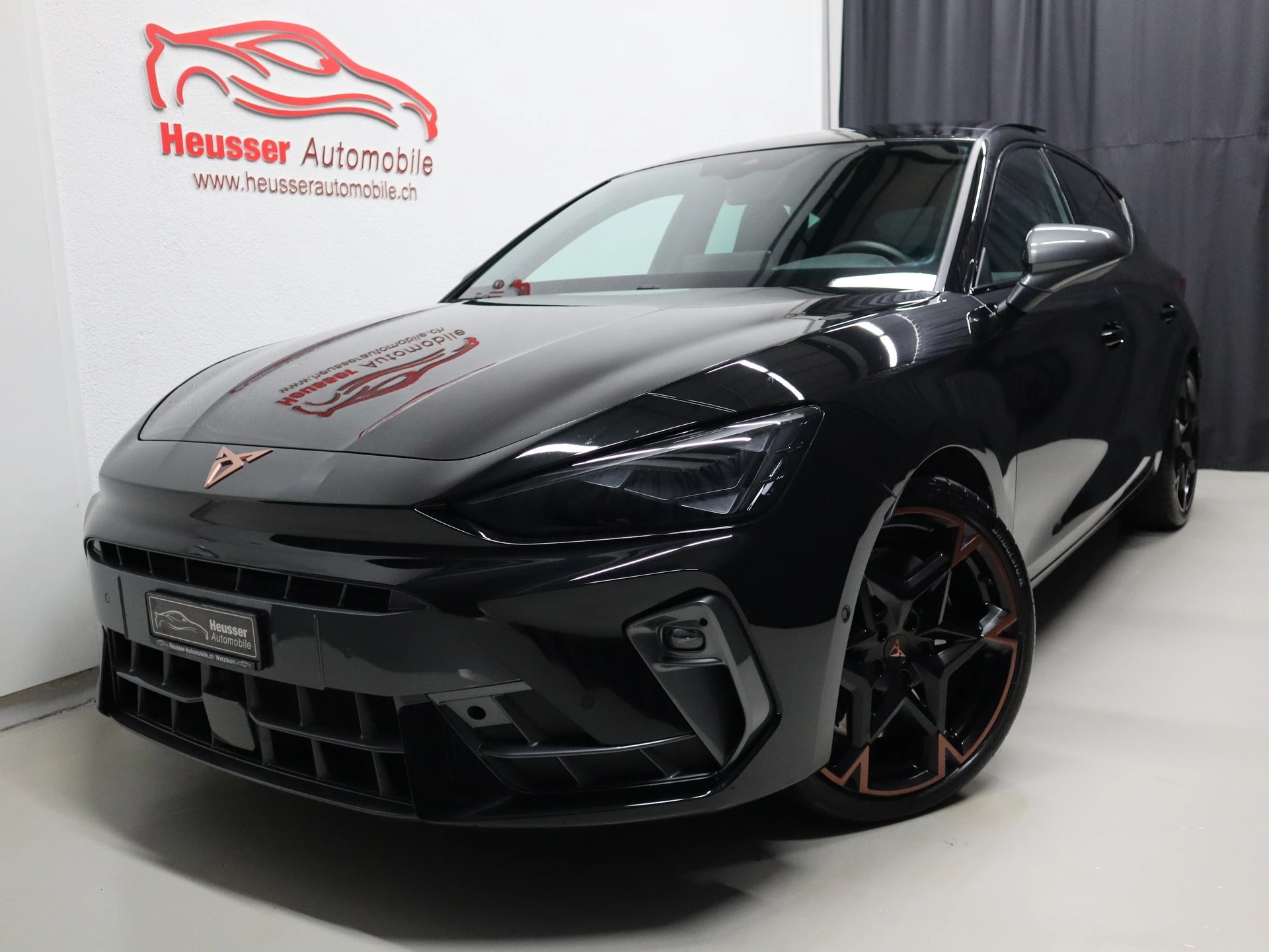 CUPRA LEON 2.0 TSI VZ DSG - Panorama - Navi - Leder - Sennheiser - Kamera - 300 PS-image-0
