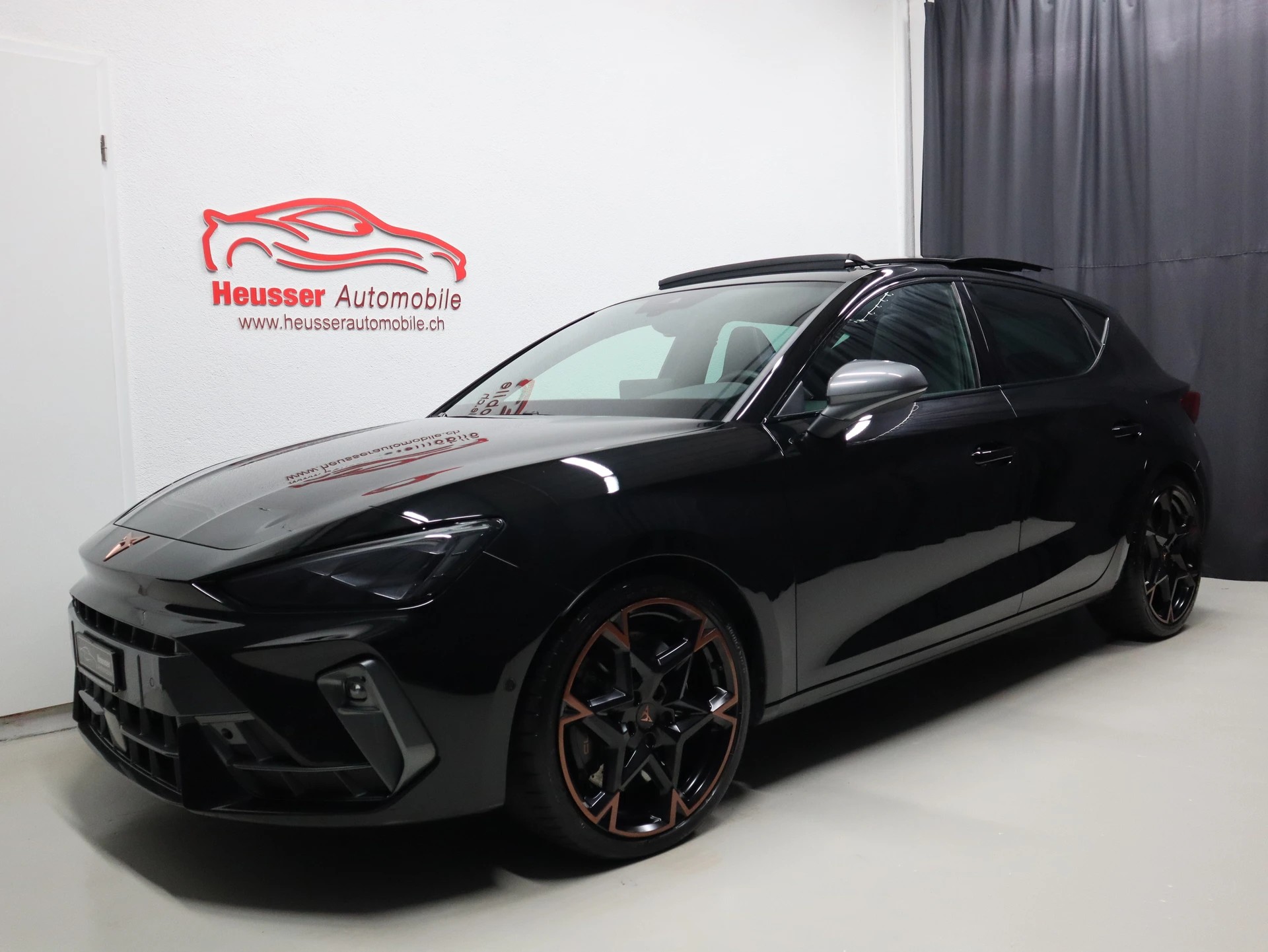 CUPRA LEON 2.0 TSI VZ DSG - Panorama - Navi - Leder - Sennheiser - Kamera - 300 PS-image-1