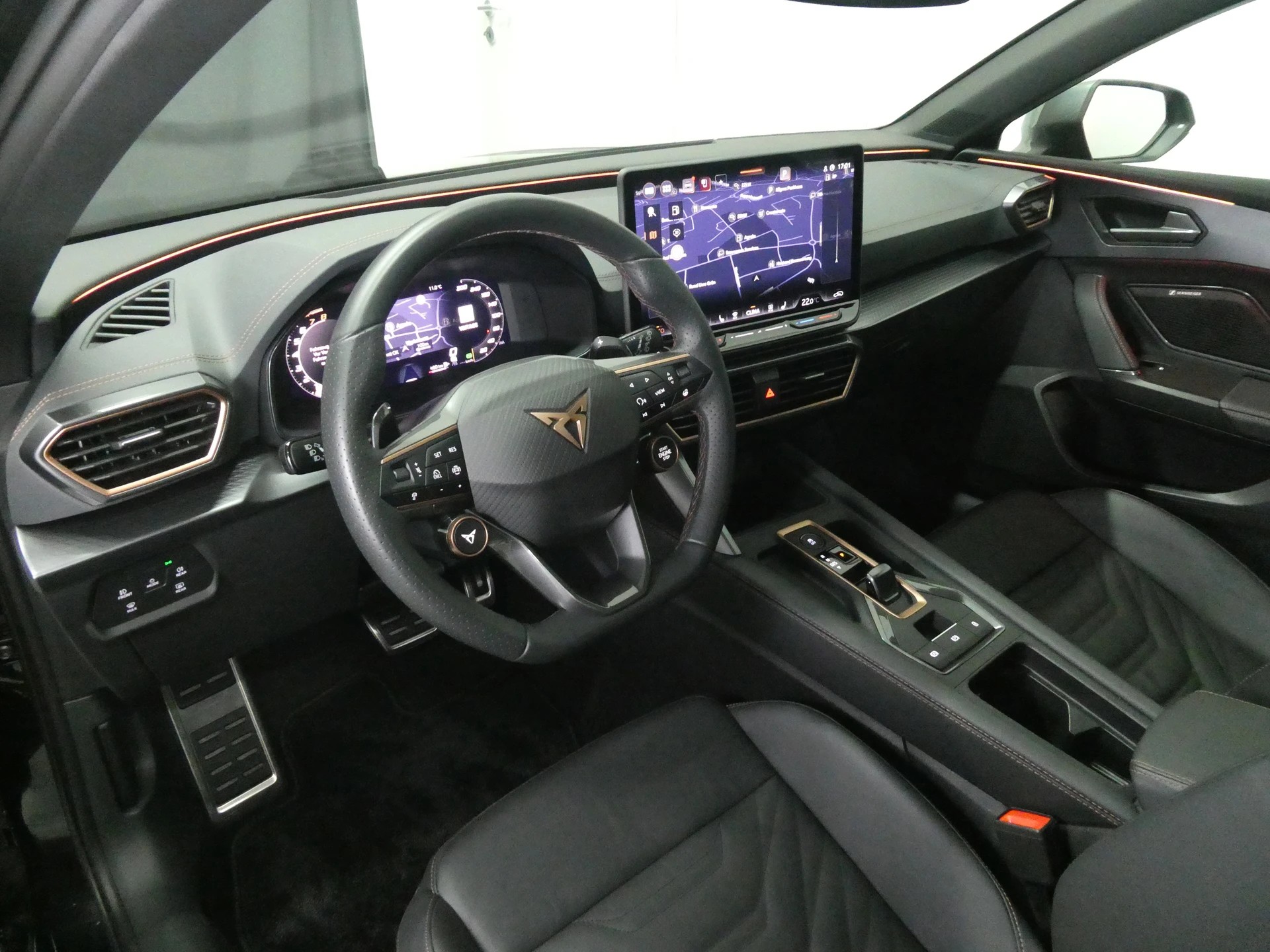 CUPRA LEON 2.0 TSI VZ DSG - Panorama - Navi - Leder - Sennheiser - Kamera - 300 PS-image-7