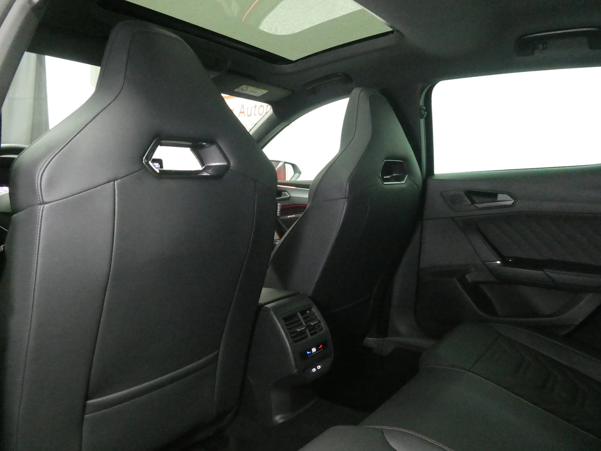 CUPRA LEON 2.0 TSI VZ DSG - Panorama - Navi - Leder - Sennheiser - Kamera - 300 PS-image-9