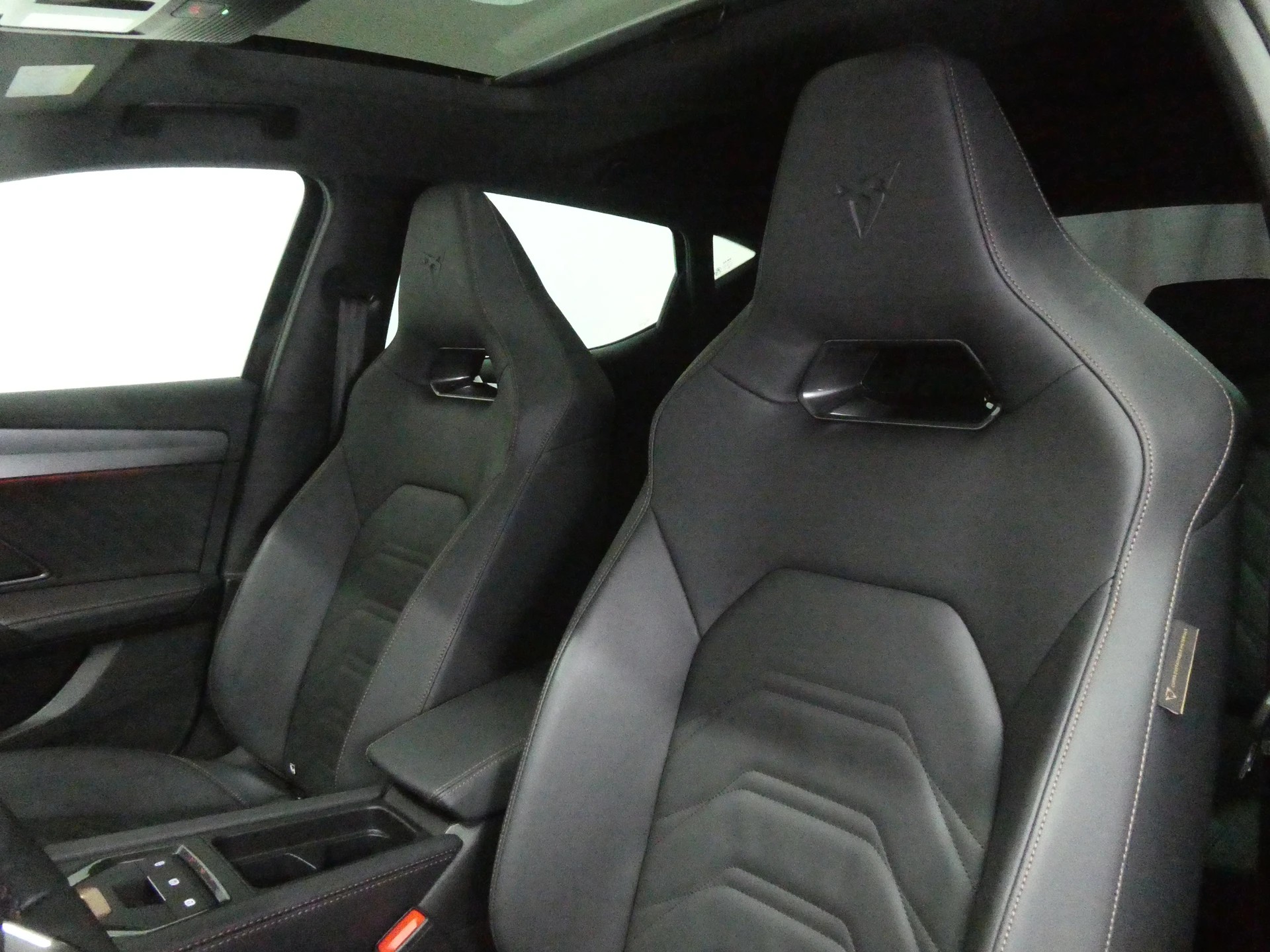 CUPRA LEON 2.0 TSI VZ DSG - Panorama - Navi - Leder - Sennheiser - Kamera - 300 PS-image-8