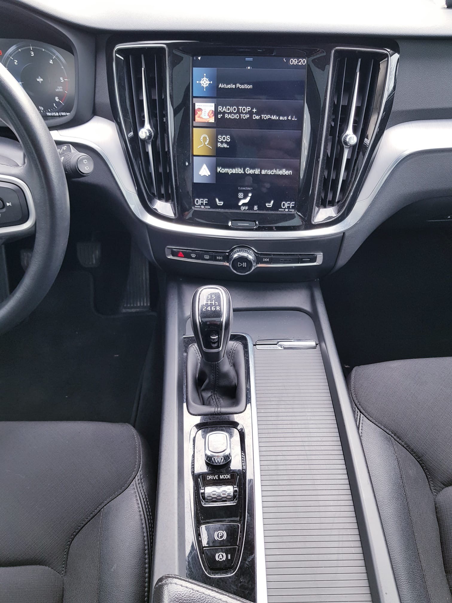 VOLVO V60 D3 Momentum-image-10