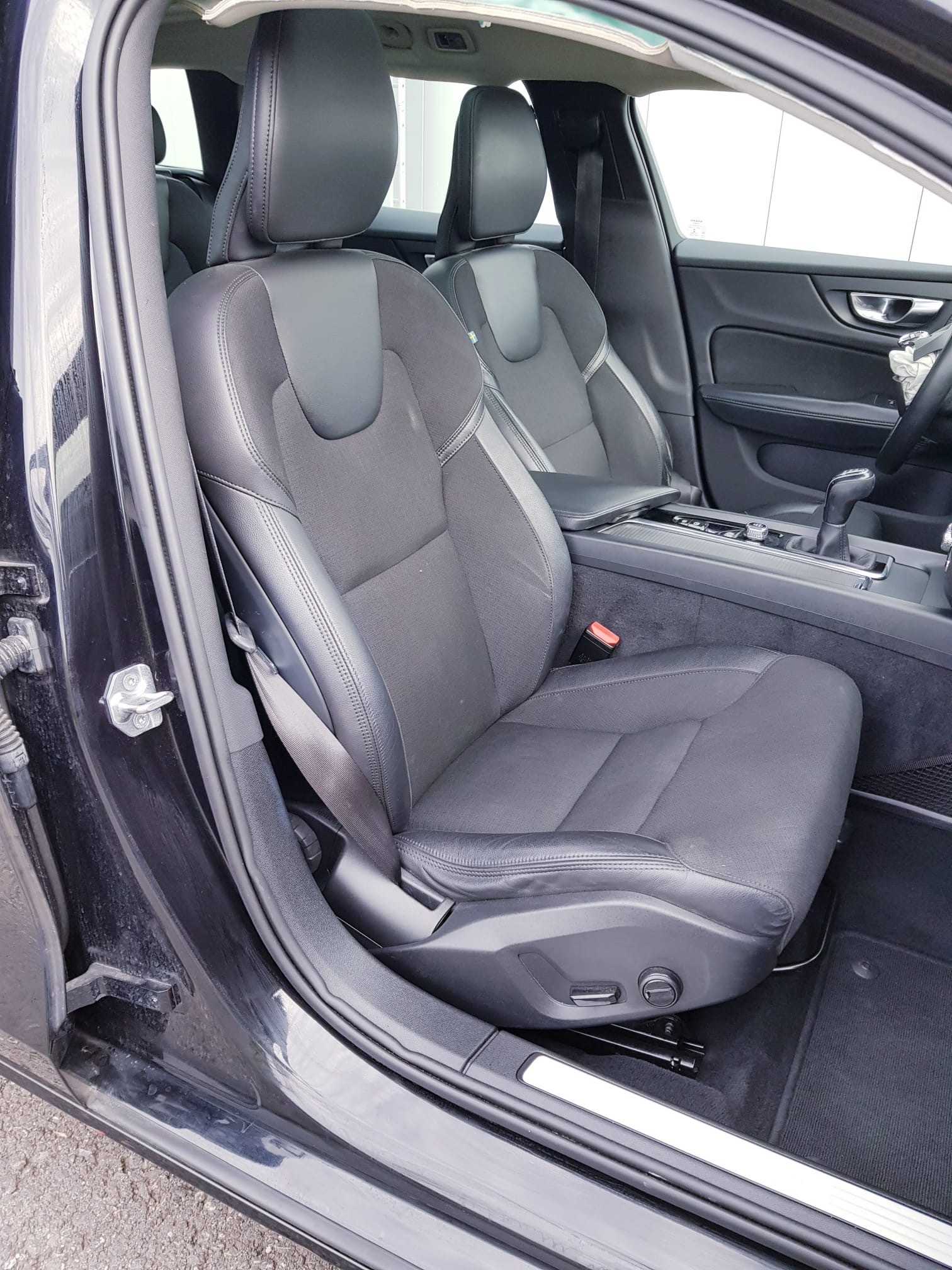 VOLVO V60 D3 Momentum-image-7