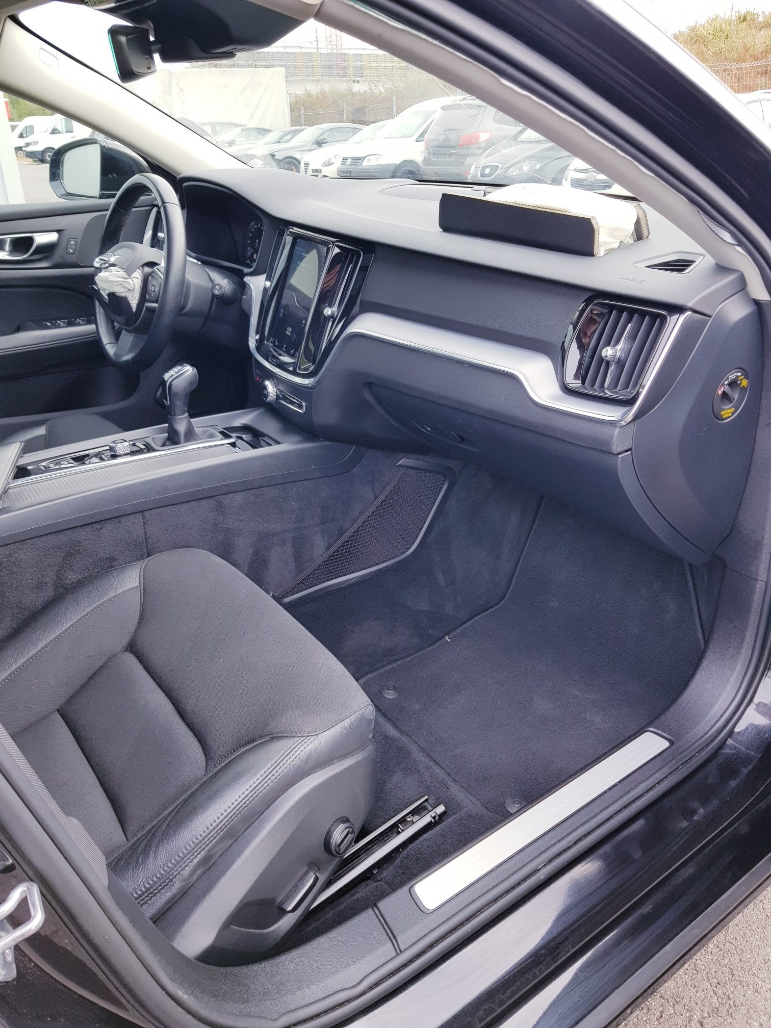 VOLVO V60 D3 Momentum-image-8