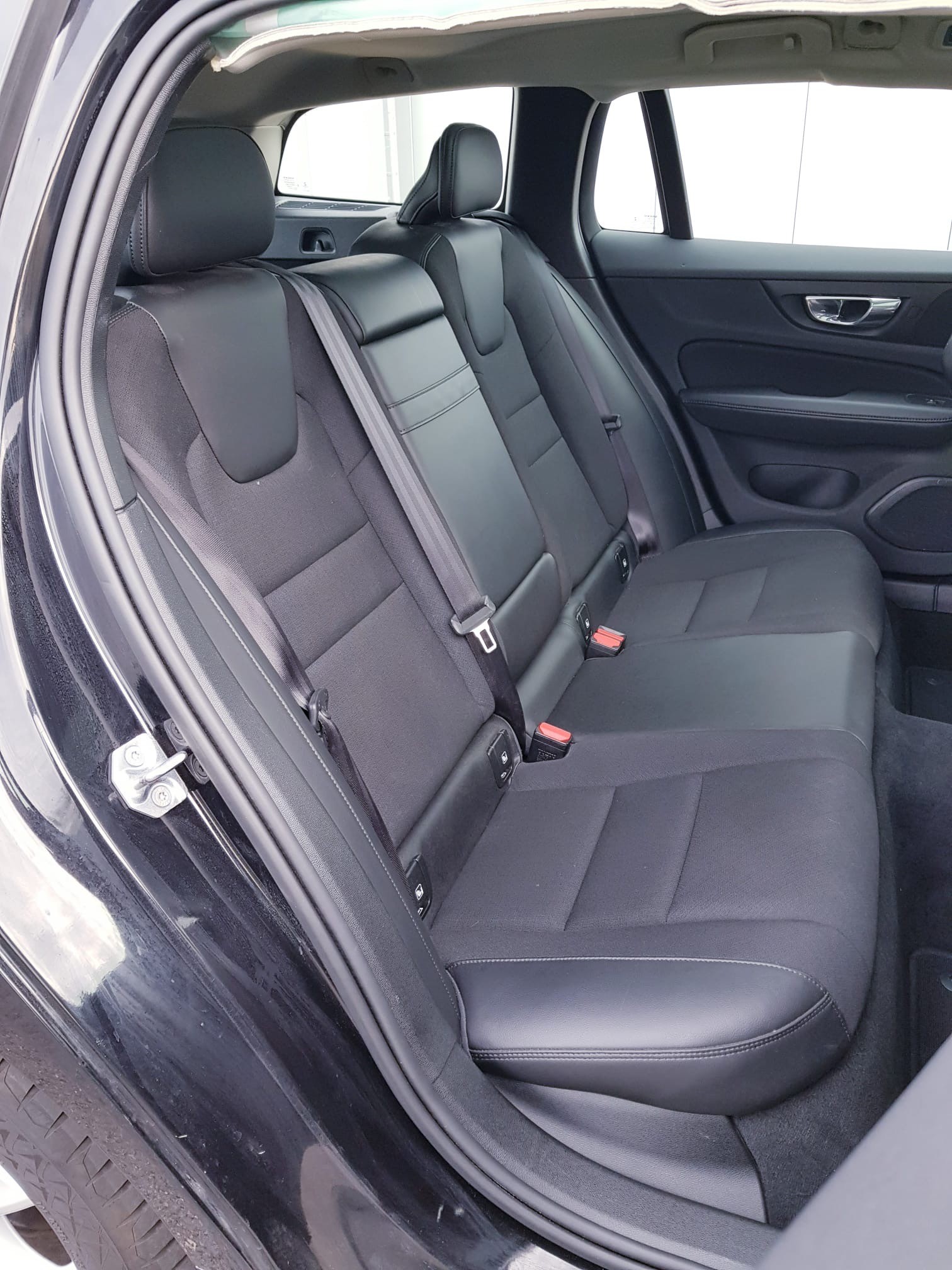 VOLVO V60 D3 Momentum-image-12