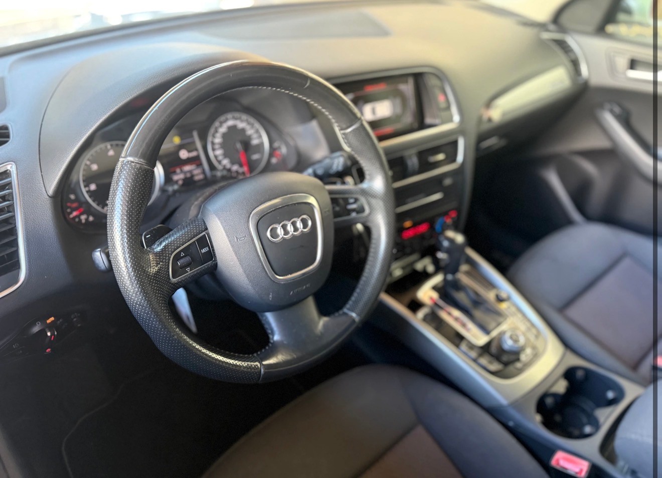AUDI Q5 3.0 TDI quattro S-tronic-image-5