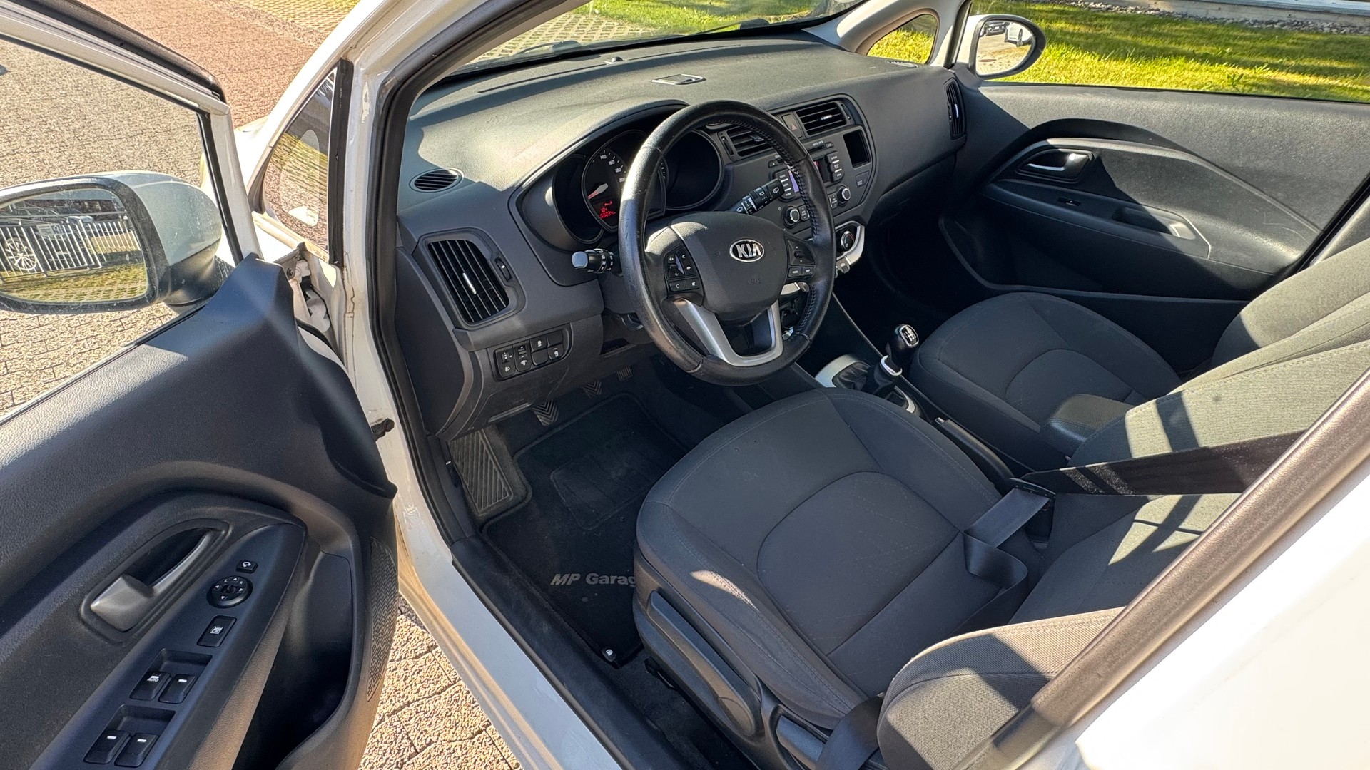 KIA Rio 1.4 CRDi Trend-image-5