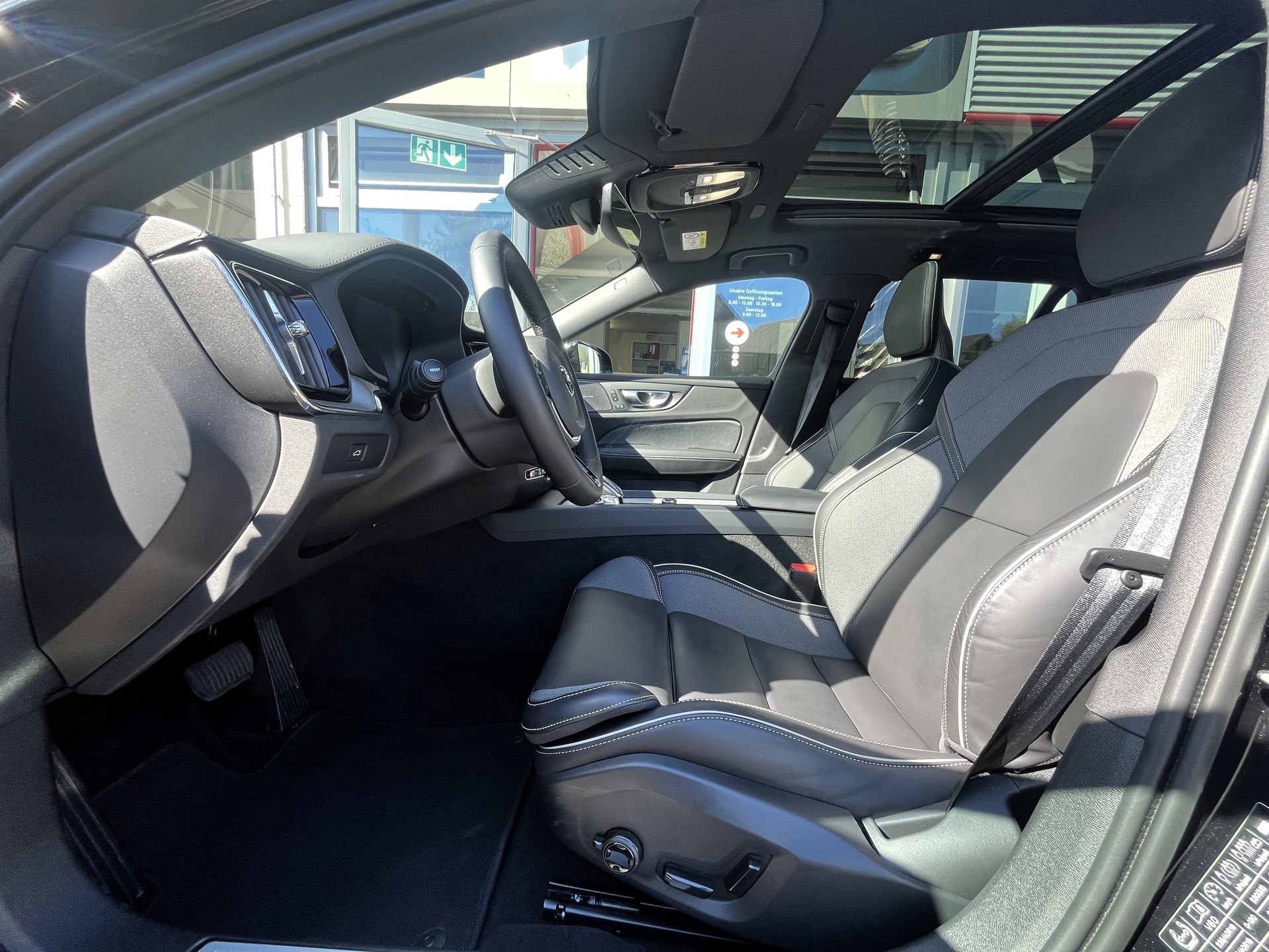 VOLVO V60 B4 Benzin Mild Hybrid Ultra Dark Business DCT-image-15