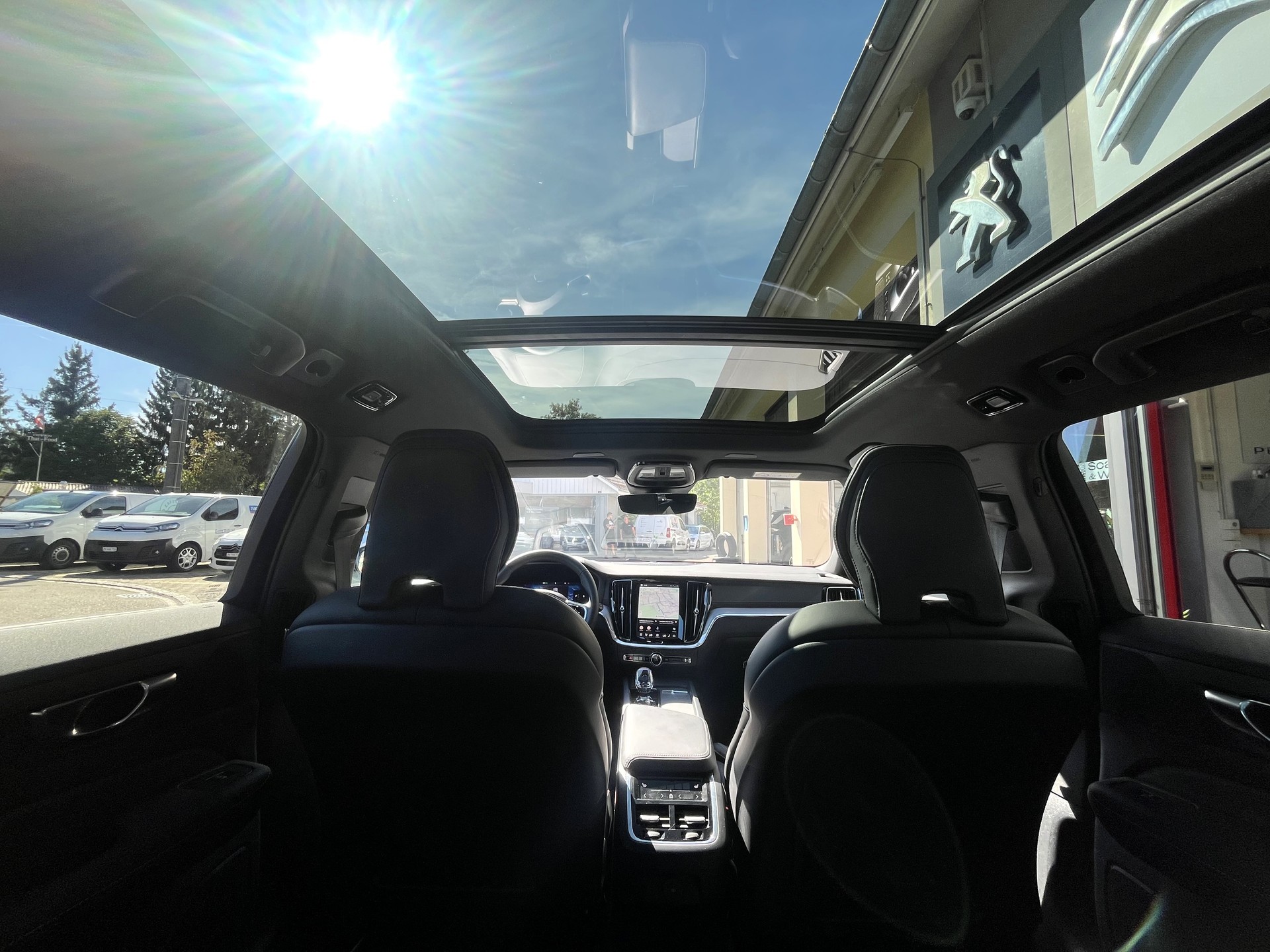 VOLVO V60 B4 Benzin Mild Hybrid Ultra Dark Business DCT-image-12