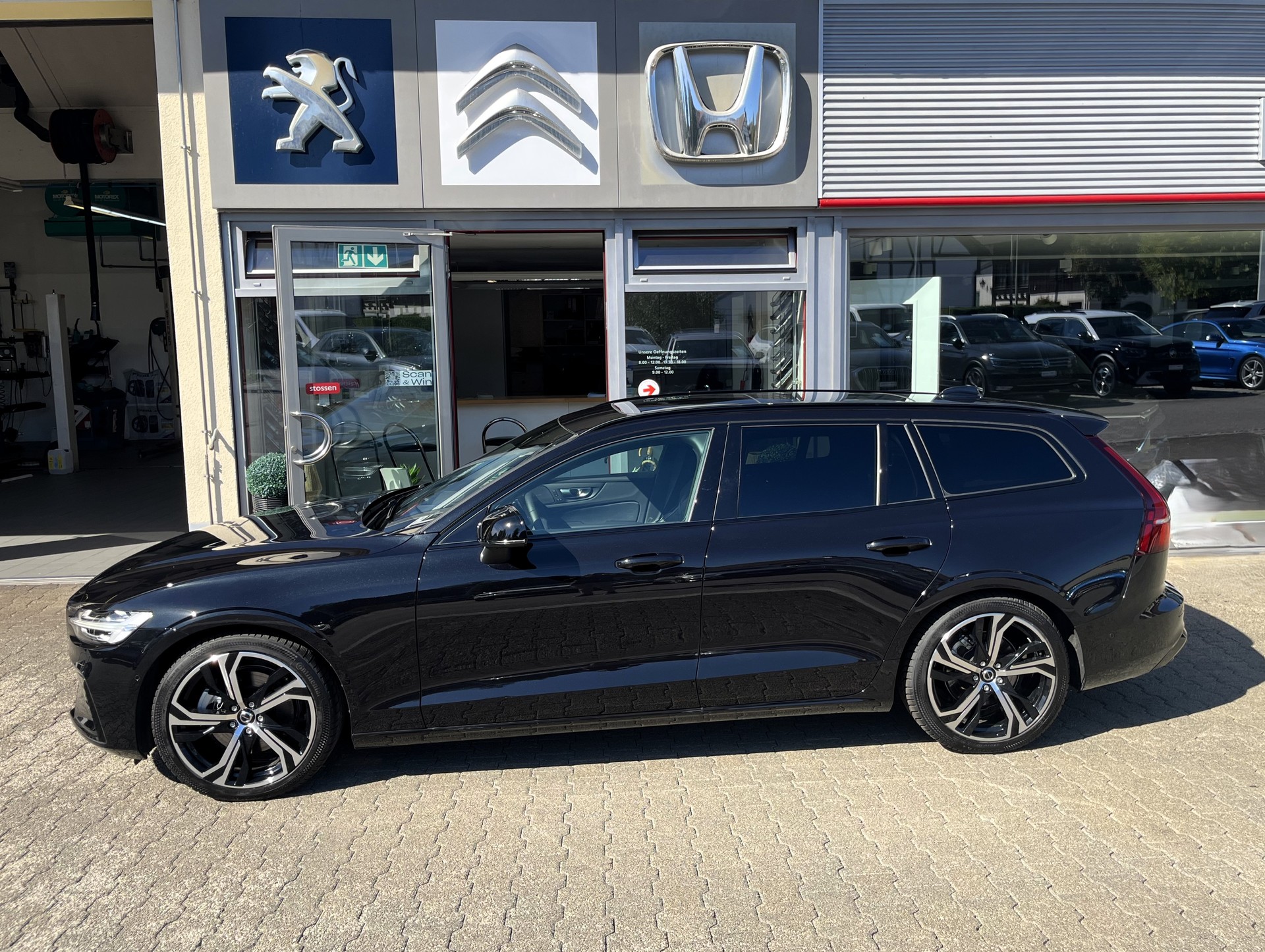 VOLVO V60 B4 Benzin Mild Hybrid Ultra Dark Business DCT-image-4