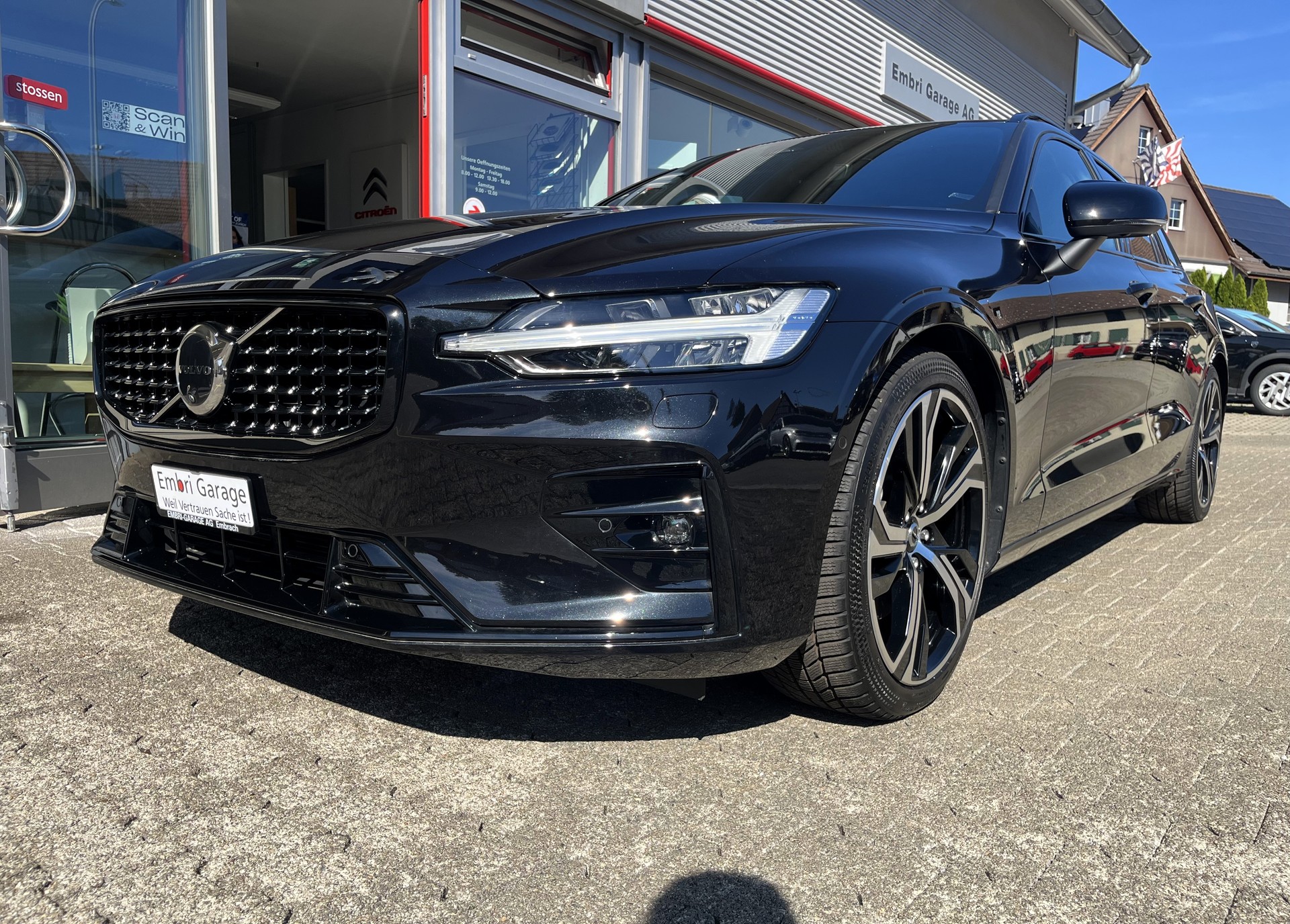 VOLVO V60 B4 Benzin Mild Hybrid Ultra Dark Business DCT-image-3