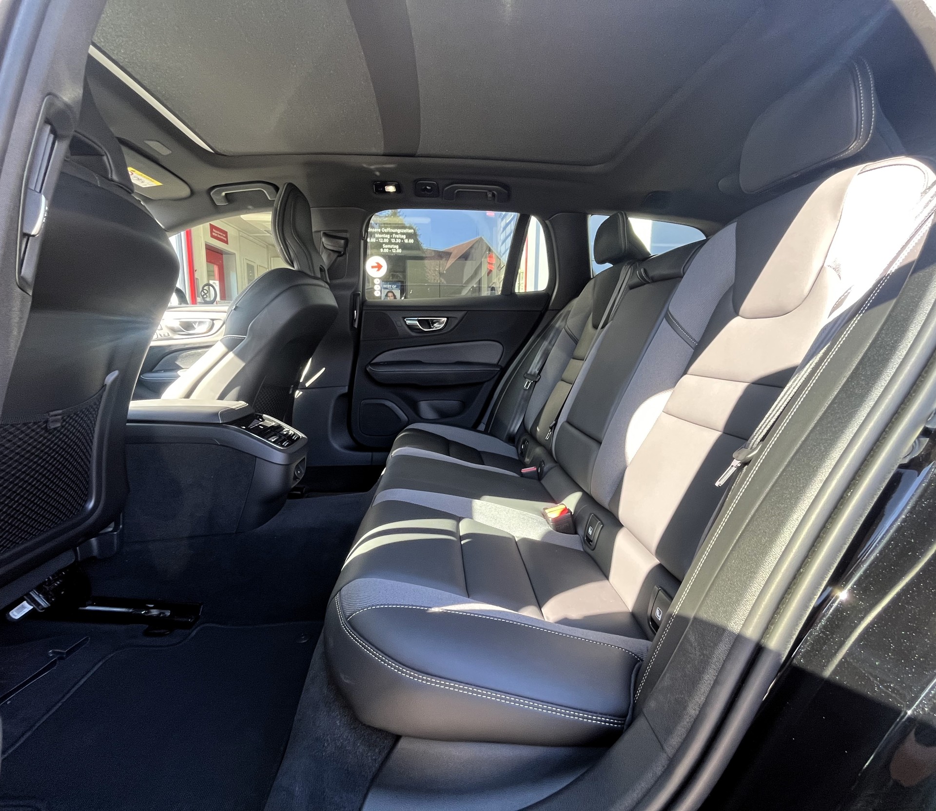 VOLVO V60 B4 Benzin Mild Hybrid Ultra Dark Business DCT-image-9