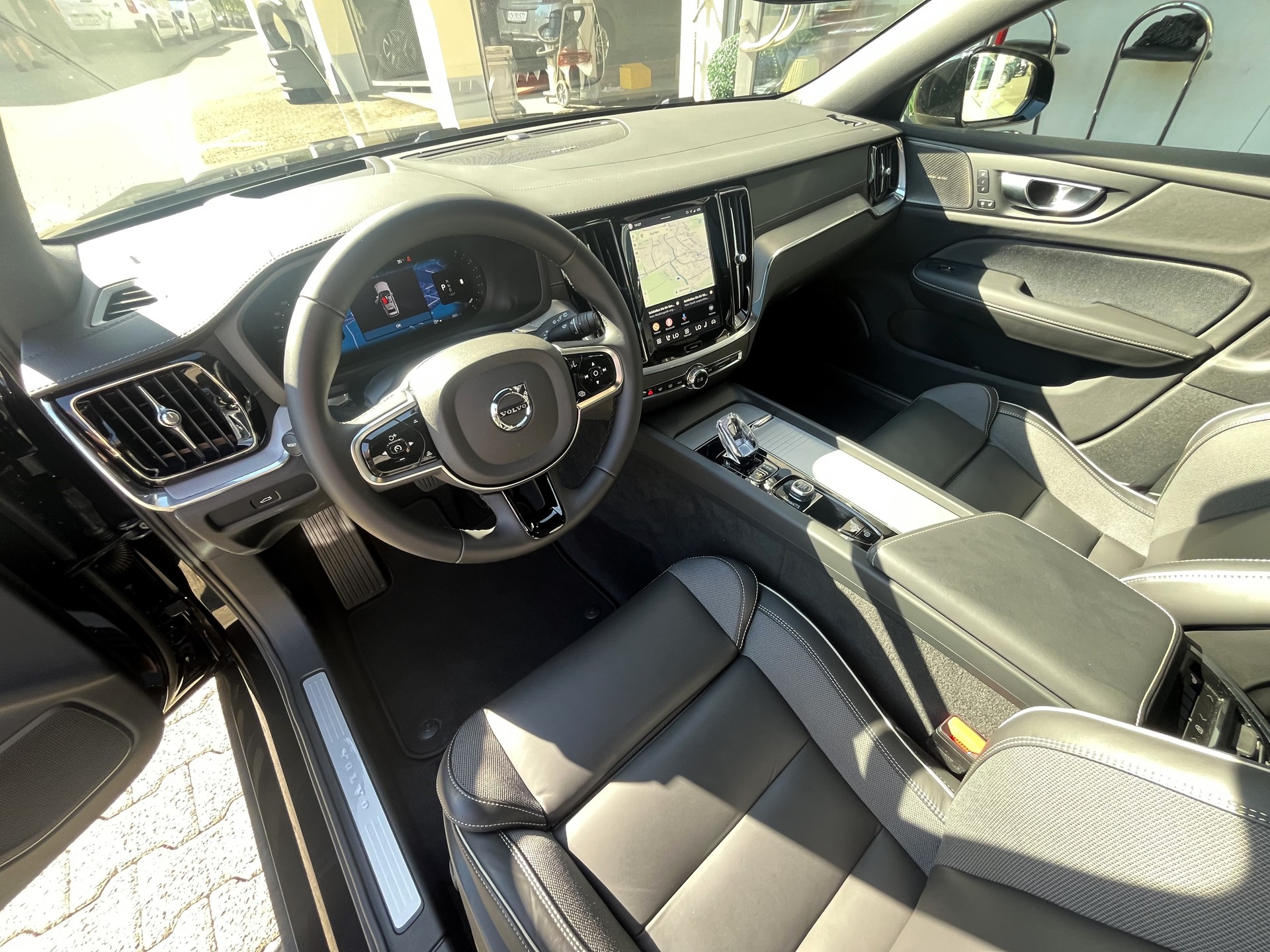 VOLVO V60 B4 Benzin Mild Hybrid Ultra Dark Business DCT-image-14