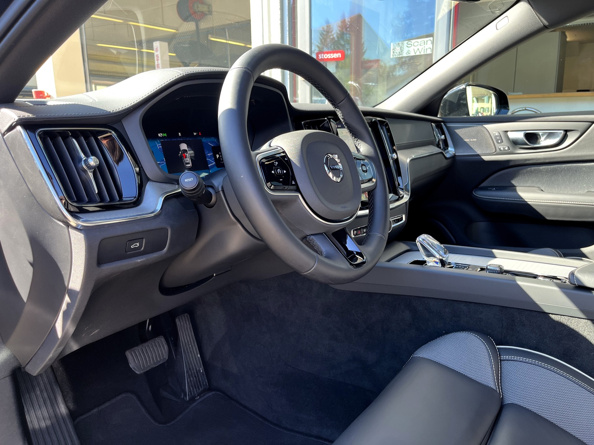 VOLVO V60 B4 Benzin Mild Hybrid Ultra Dark Business DCT-image-13