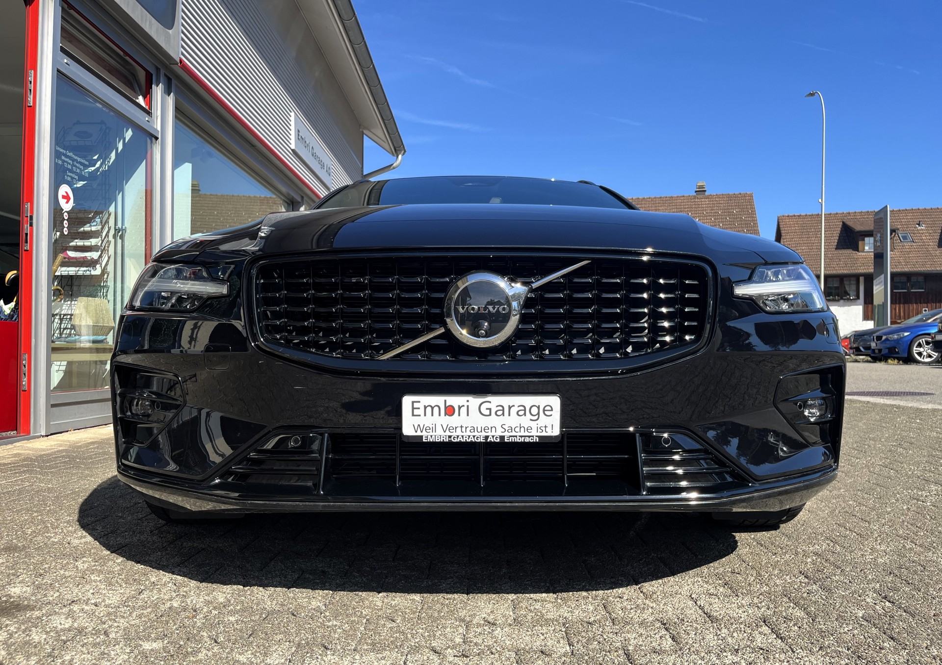 VOLVO V60 B4 Benzin Mild Hybrid Ultra Dark Business DCT-image-2