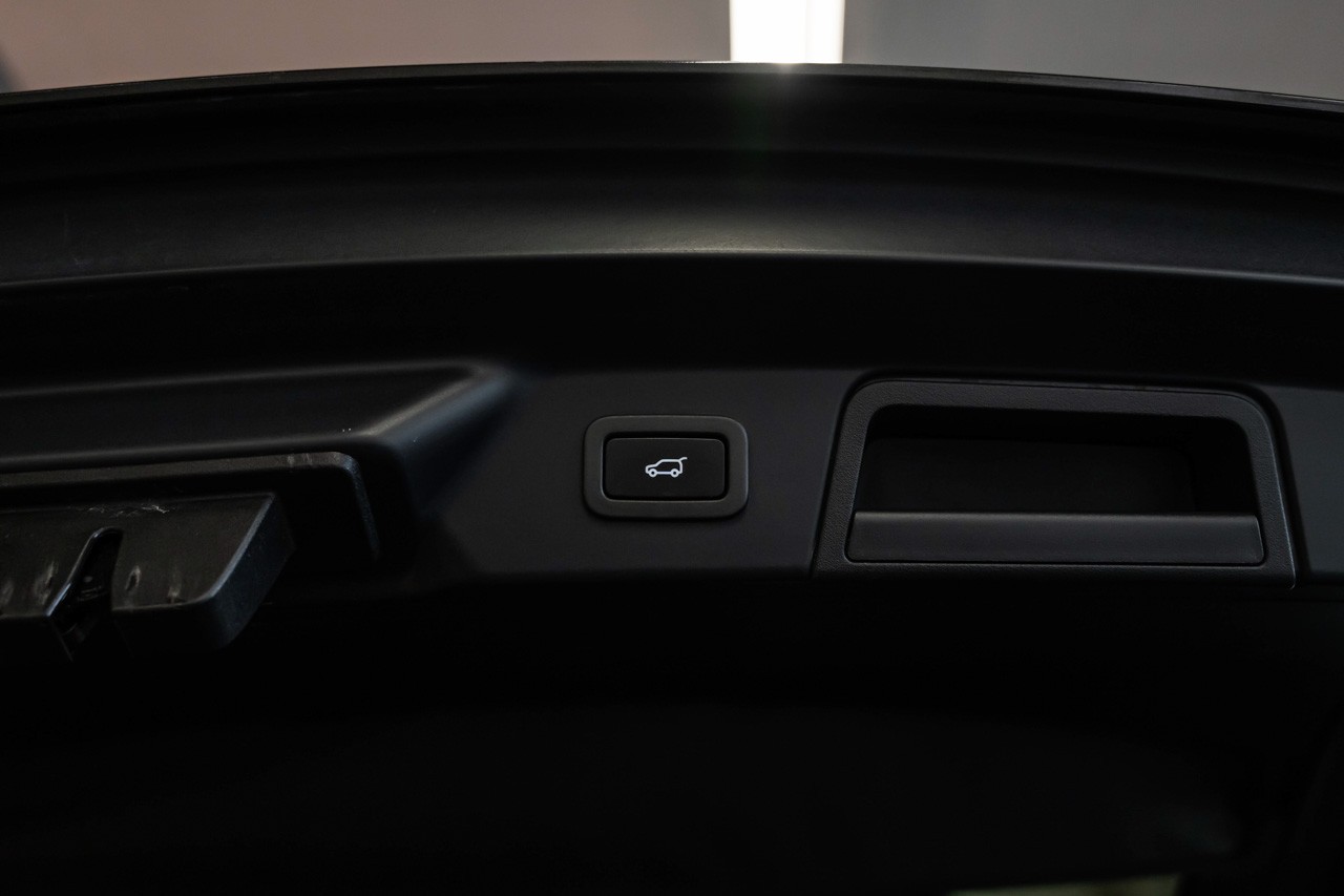 LAND ROVER Range Rover Velar R-Dynamic P 400 HSE Automatic-image-40