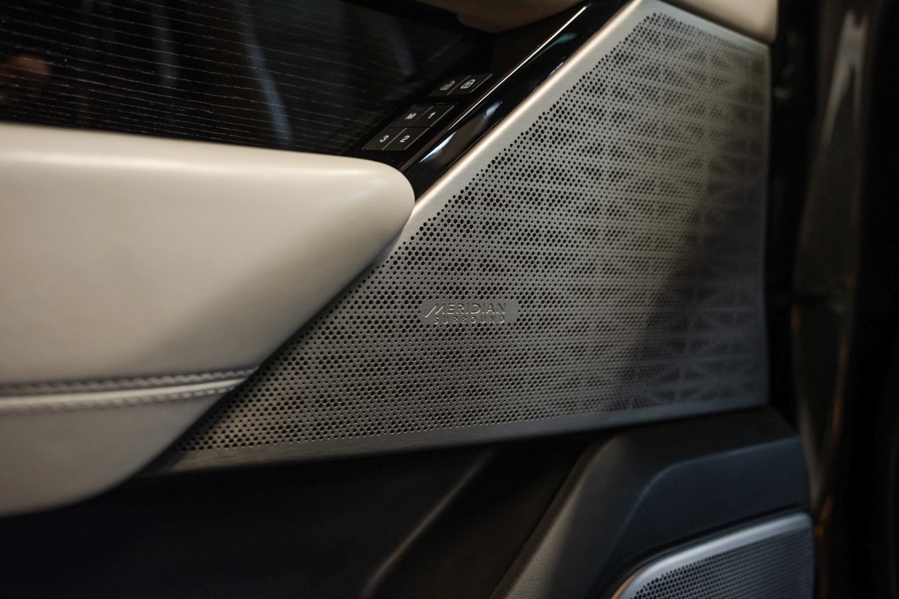 LAND ROVER Range Rover Velar R-Dynamic P 400 HSE Automatic-image-30