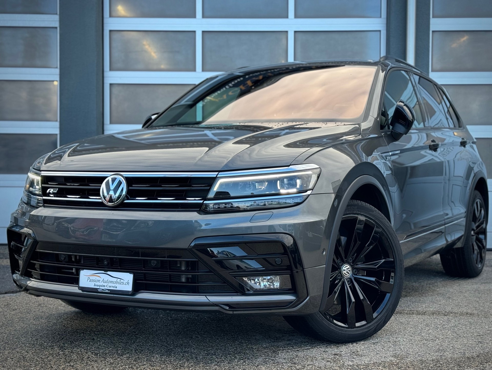 VW Tiguan 2.0TSI Highline R-Line 230 PS 4Motion DSG - Véhicule Suisse (CH)