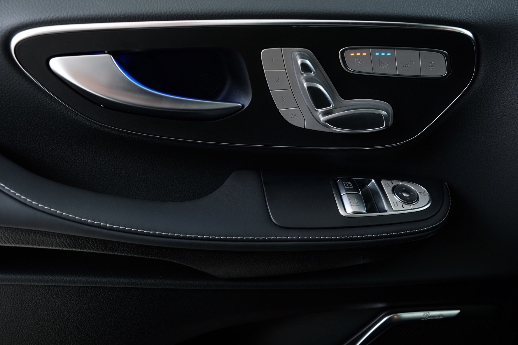 MERCEDES-BENZ V 300 d Exclusive 4matic lang Swiss Edition W447-image-7