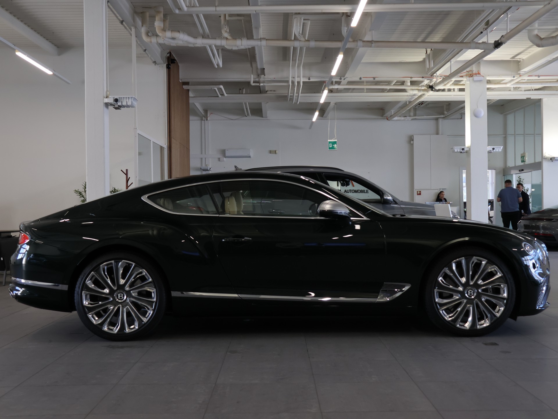 BENTLEY Continental GT 4.0 V8 Mulliner-image-13