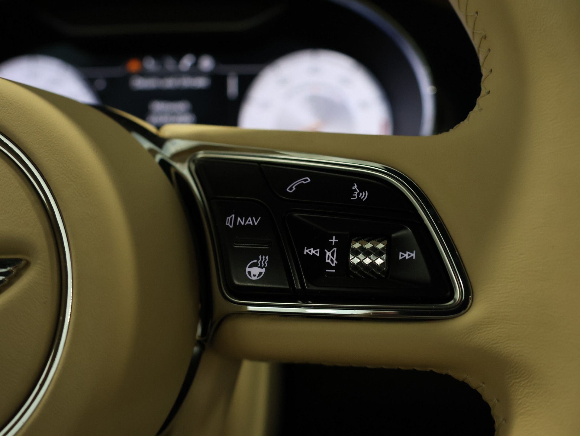 BENTLEY Continental GT 4.0 V8 Mulliner-image-24