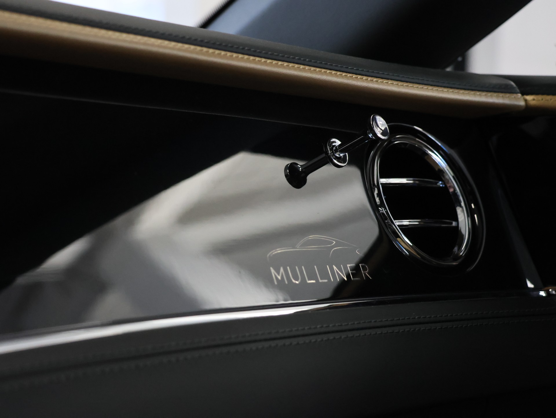 BENTLEY Continental GT 4.0 V8 Mulliner-image-37