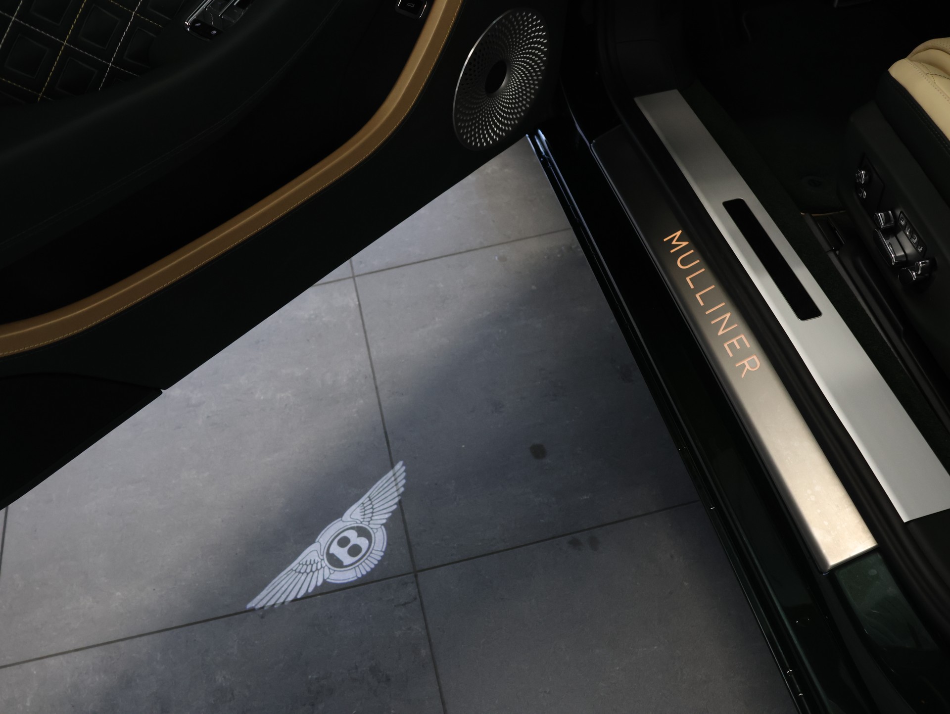 BENTLEY Continental GT 4.0 V8 Mulliner-image-15