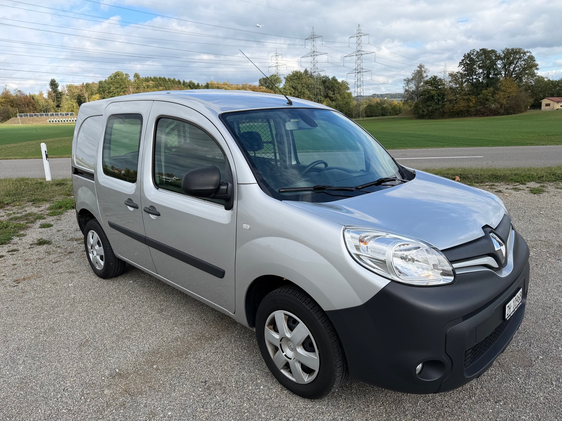 RENAULT Kangoo Medium 1.6 105 Business A-image-0
