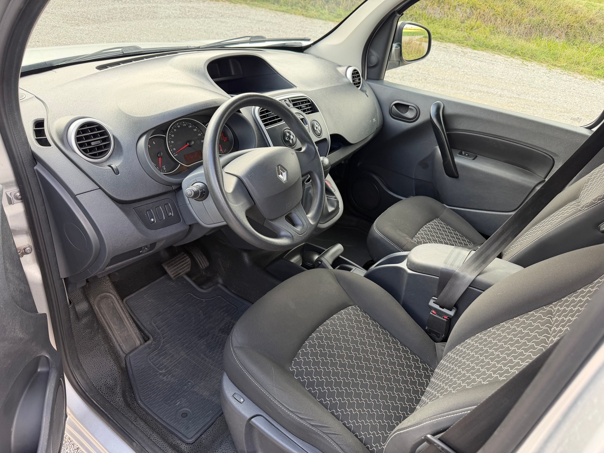 RENAULT Kangoo Medium 1.6 105 Business A-image-8